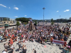 La Marche des Nez et Aka 23 * 4624 x 3472 * (5.08MB)